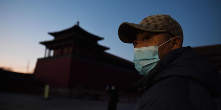 Lo que sabemos hasta ahora del coronavirus: cifras, restricciones de viaje, cuarentena, una posible vacuna y otros