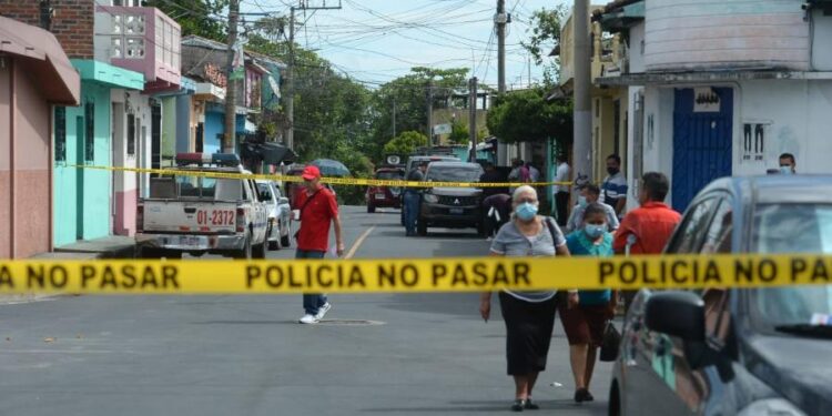 Asesinan a mujer en el barrio Las Mercedes, San Martin.
