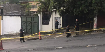 Vigilante resultó herido tras intervenir en un intento de asalto.