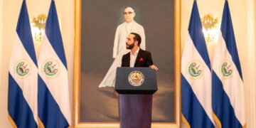 Gobierno de El Salvador dará $30 canjeables en Bitcoin por descargar App Chivo.