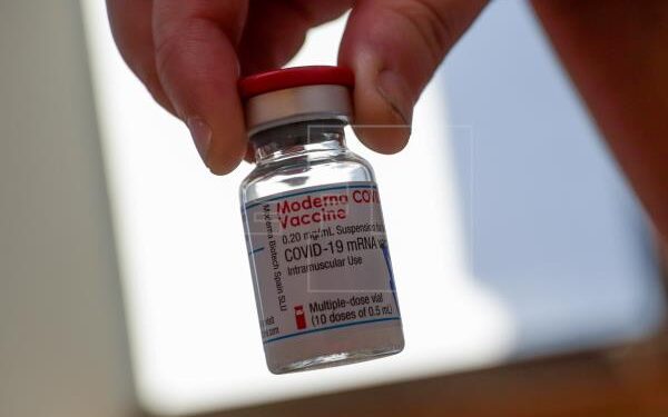 Moderna pide que se autorice su vacuna para adolescentes en la UE y Canadá.
