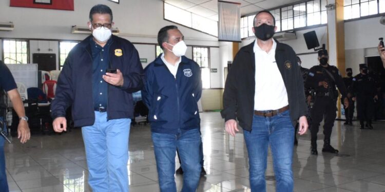 Autoridades embargan bienes de ARENA.