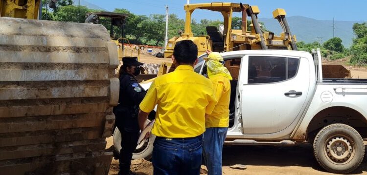 Juez ambiental realiza inspección  en la construcción del Periférico San Miguel.