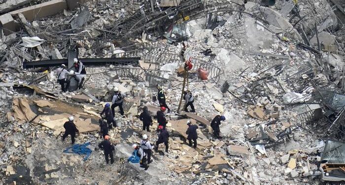 Continúa búsqueda de desaparecidos tras derrumbe de edificio en Miami.