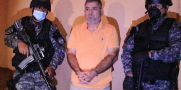 Capturan a exalcalde por agrupaciones ilícitas y trafico de personas.