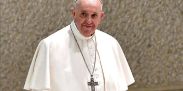 Papa Francisco se recupera de cirugía de Colon.