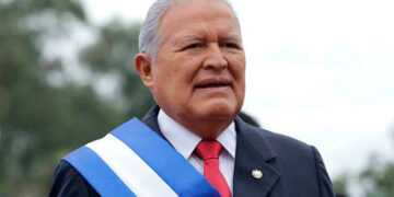 Ordenan difusión roja para capturar a Salvador Sánchez Cerén.