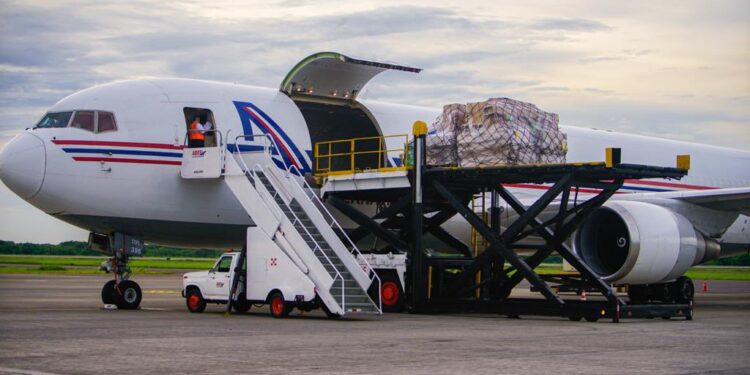 Ingresa al país nuevo lote de vacunas contra COVID-19.