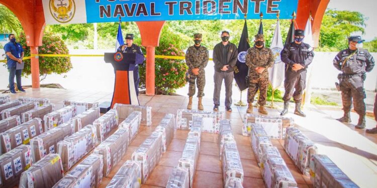 Autoridades salvadoreñas incautan droga valorada en $34 millones.