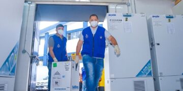 El Salvador recibe el lote número 29 de vacunas anti-covid 19.