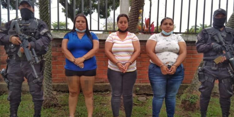 Capturan a extorsionistas cuando retiraban el dinero de las víctimas.