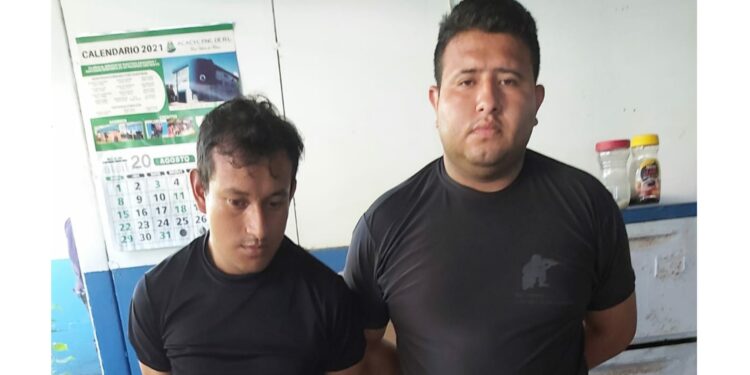 Elementos de la FAES capturados en flagrancia por tráfico ilícito de drogas.
