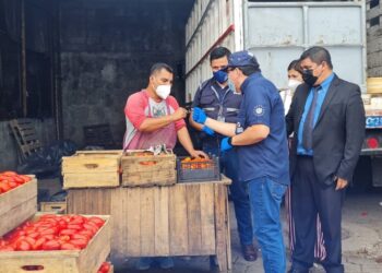 Defensoría del Consumidor inspeccionó los precios de “La Tiendona”.