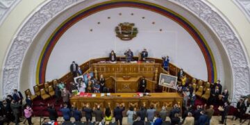 Ente electoral venezolano amplía plazo para inscribir candidatos a comicios.