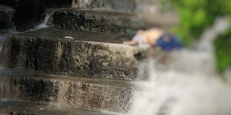 Hombre se suicida al lanzarse al fondo de una quebrada.