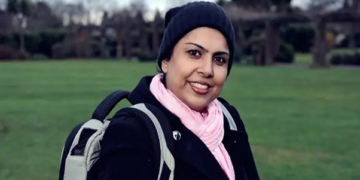 Selwa Hussain: La mujer que lleva su corazón artificial en una mochila.