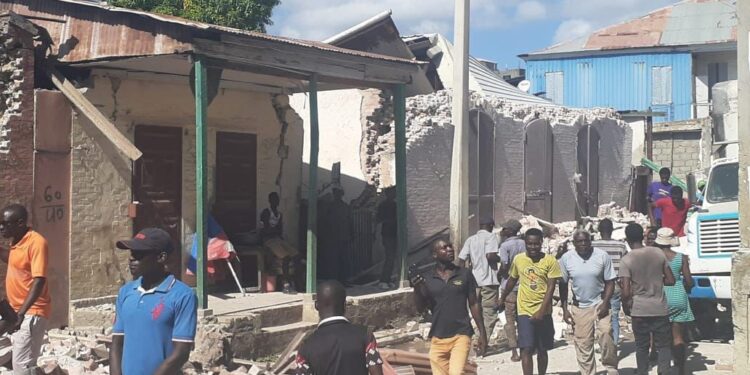 Más de 700 muertos y centenares de heridos, tras terremoto en Haití.