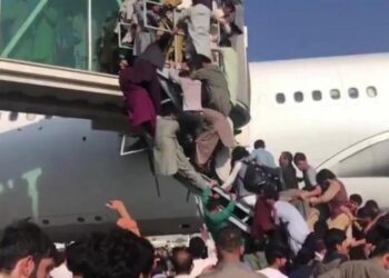 Pánico y caos en aeropuerto de Kabul.