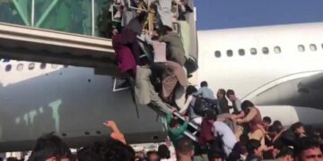 Pánico y caos en aeropuerto de Kabul.