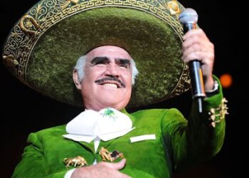 Vicente Fernández en terapia intensiva, tras sufrir caída.