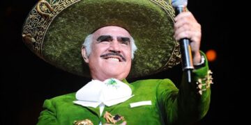 Vicente Fernández en terapia intensiva, tras sufrir caída.