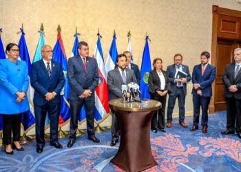 Vicepresidente Felix Ulloa anuncia que ha sido terminado el proyecto de reforma a la Constitución.