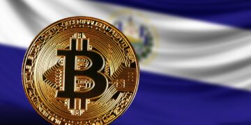 Salvadoreños evalúan el bitcoin y el desempeño de funcionarios públicos.