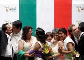 Congreso de Querétaro, México, aprueba matrimonio igualitario.