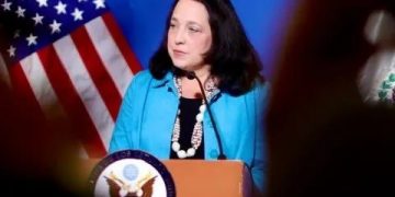 La lista Engel podría ser ampliada con más funcionarios salvadoreños, según la encargada de Negocios de los EE.UU, Jane Manes.