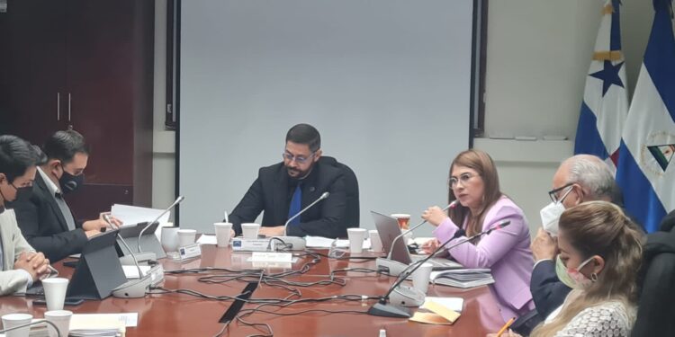 COMISIÓN ESPECIAL RECIBE A TRES EX FUNCIONARIOS DEL GOBIERNO DE SACA.