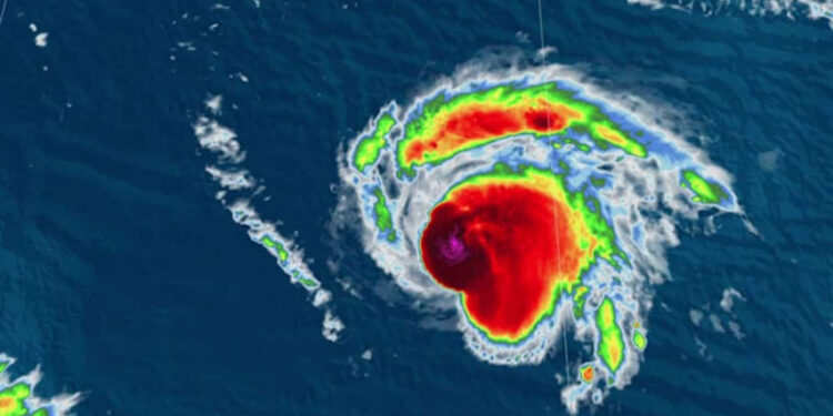 Huracán “Sam” y la tormenta “Víctor” se fortalecen en el Atlántico.