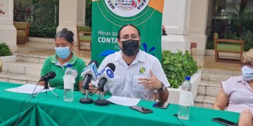 Miembros de la Mesa Nacional Frente a la Minería exigen el cumplimiento de políticas para el cuido del medio ambiente.