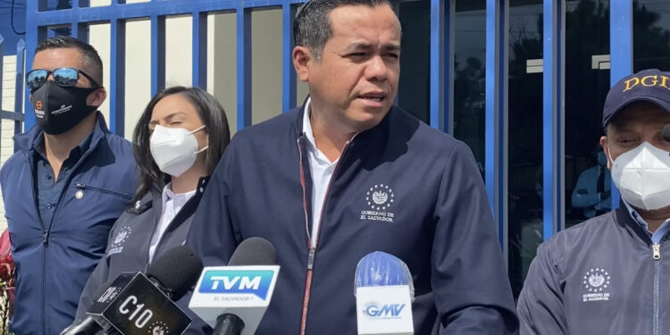 Hacienda presenta ante la FGR en jueves de evasores casos de evasión fiscal.