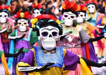 Calaveras, velas, incienso y más: ritual del día de muertos.