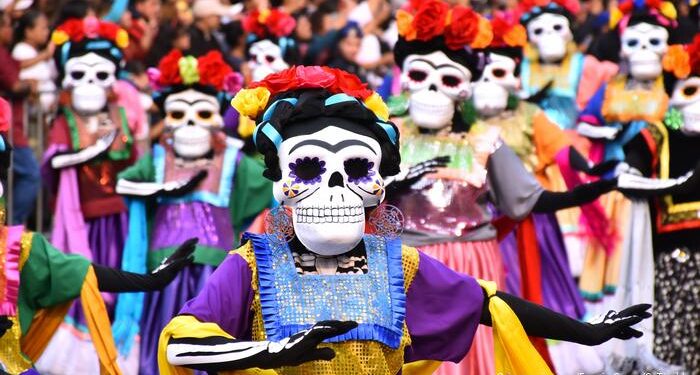 Calaveras, velas, incienso y más: ritual del día de muertos.