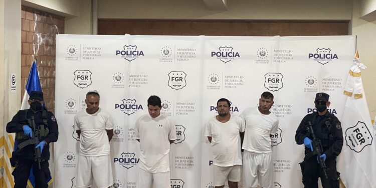 Autoridades de Seguridad presentan a los responsable de cuádruple homicidio.