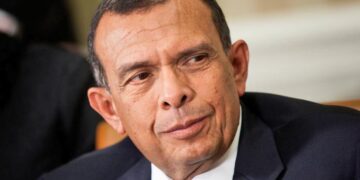 Expresidente Porfirio Lobo es hospitalizado de emergencia por Covid-19.