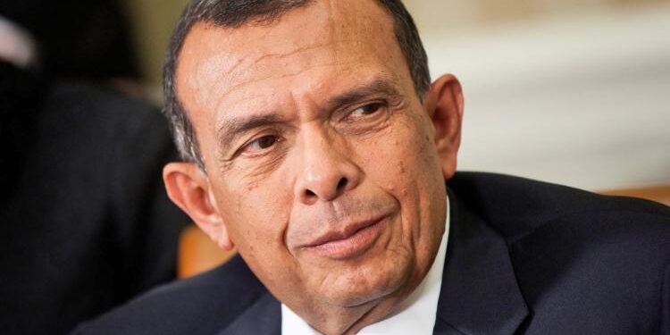 Expresidente Porfirio Lobo es hospitalizado de emergencia por Covid-19.