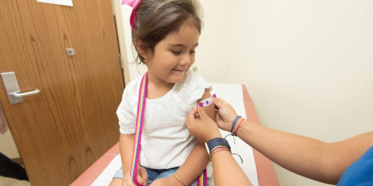 Pfizer pide a la FDA autorización para vacunar a niños entre 5 a 11 años.