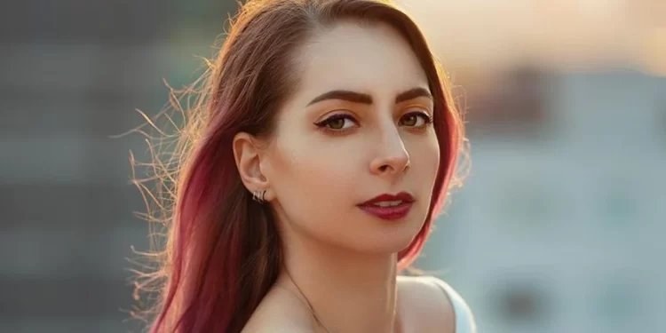 La Youtuber, YosStop, acusada de pornografía infantil y difamación, comparte mensaje sobre su aspecto físico en prisión.