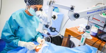 Benefician a salvadoreños con cirugía de cataratas