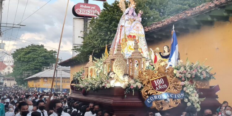 Celebran centenario de coronación de la Virgen Reina de la Paz