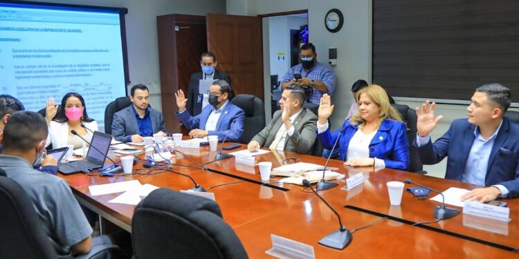 Diputados pretenden aprobar ley de dominio de inmuebles para obras municipales.
