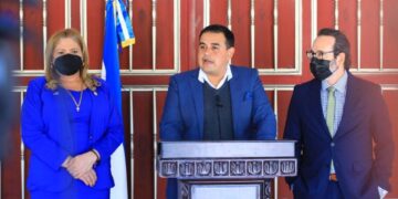 Comisión de Antejuicio contra Norman Quijano recibe parte defensora.