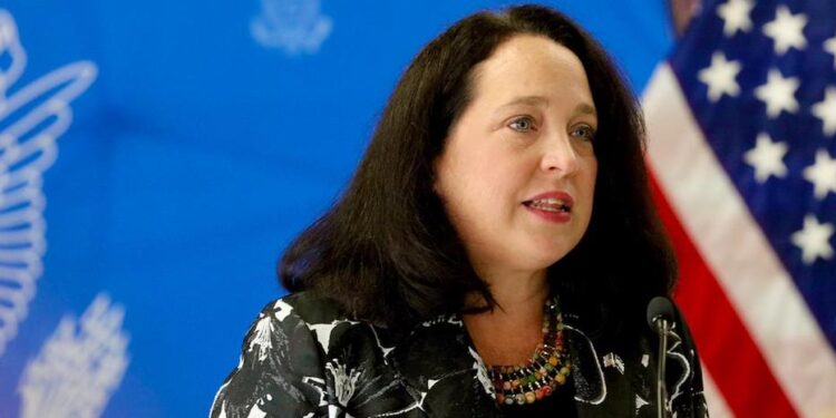 Población reacciona a deterioro de relaciones entre El Salvador y Estados Unidos