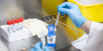 Descubren nueva variante del Coronavirus en Sudáfrica con múltiples mutaciones.