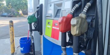 Disminuye precio de gasolina