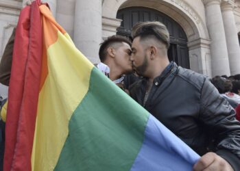 Senado de Chile aprueba matrimonio igualitario.