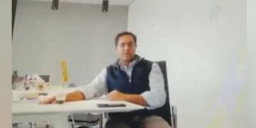 Empresa despidió a 900 empleados por videollamada.