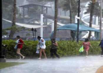 Hawái en estado de emergencia, tras fuertes tormentas.
